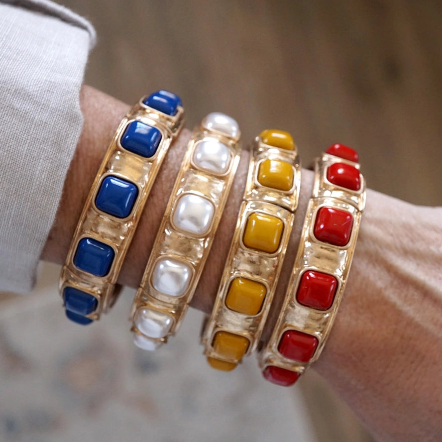 Eternal Glow – Eternity Stretchy Bangle with Red Cabochons