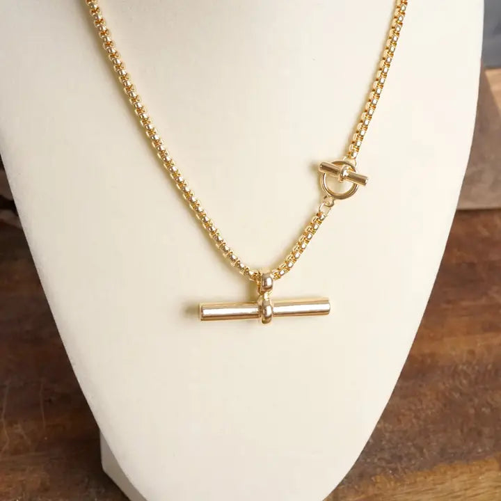Toggle Bar Pendant Necklace